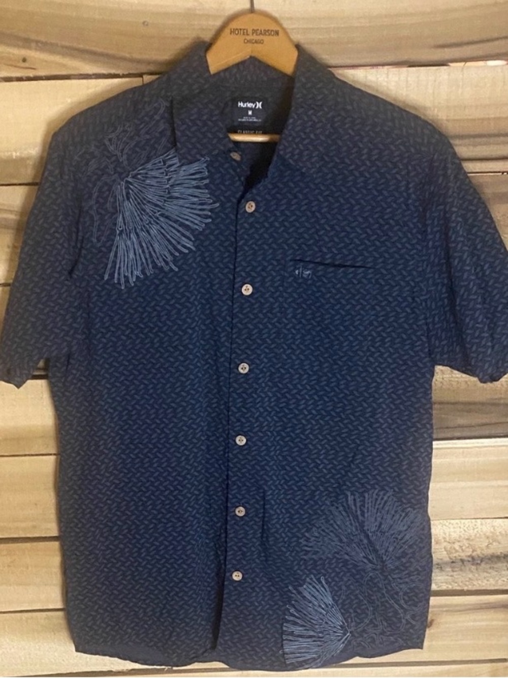 Hurley gray patterned short sleeve button up Shirt size medium